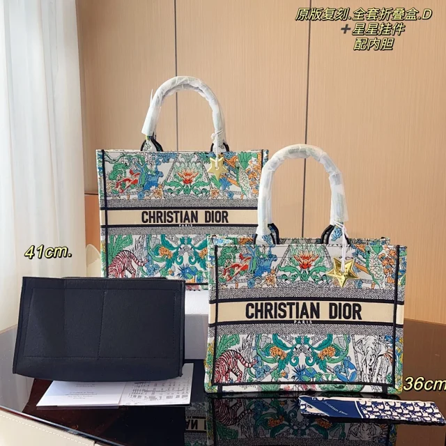 Dior Handbags Embroidered floral tote bag product detail image 14