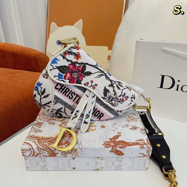 Dior Crossbody Bags Saddle Bag product detail image 7