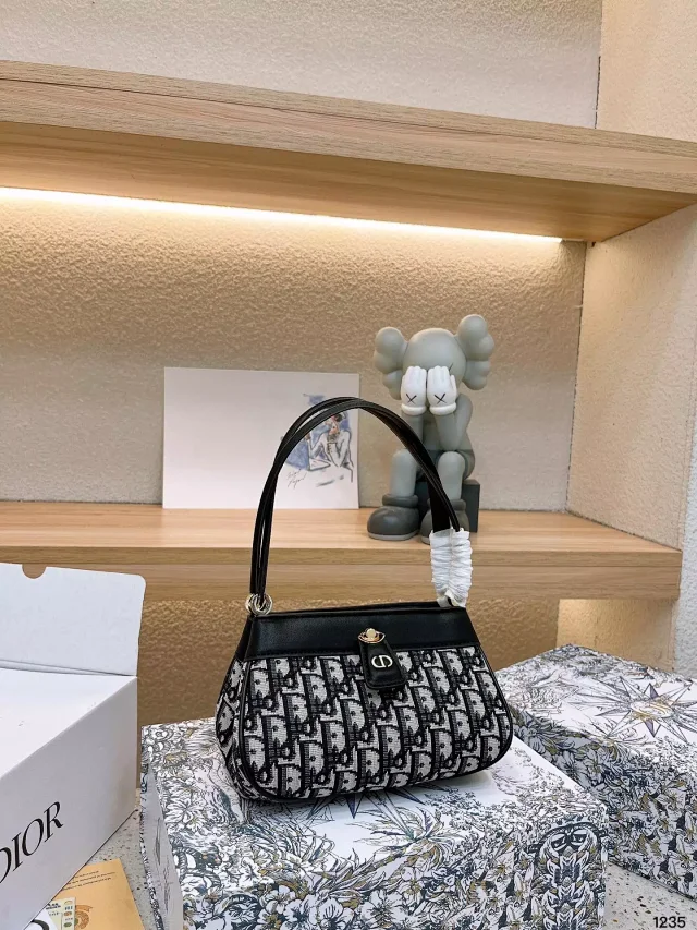 Dior Shoulder Bags Curved Top-Handle Bag product detail image 7
