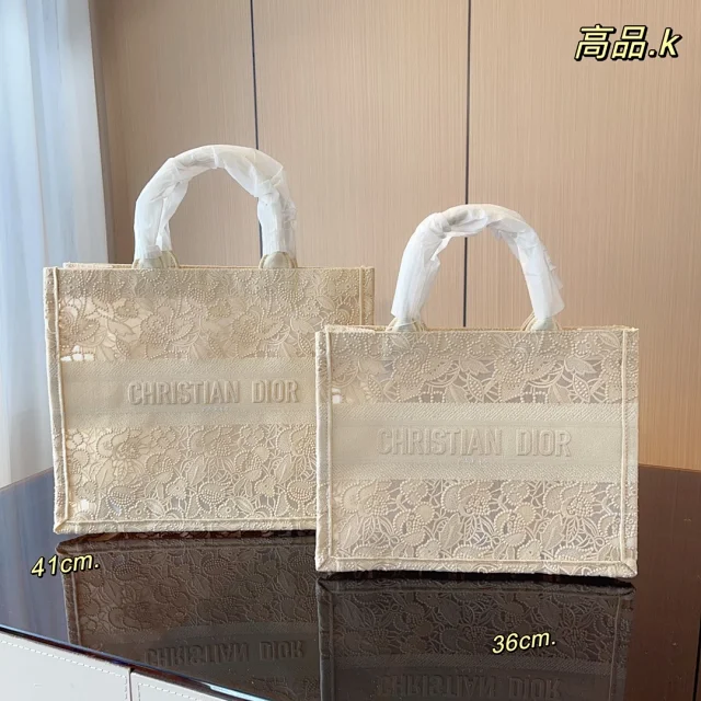 Dior Handbags Embroidered floral tote bag product detail image 9