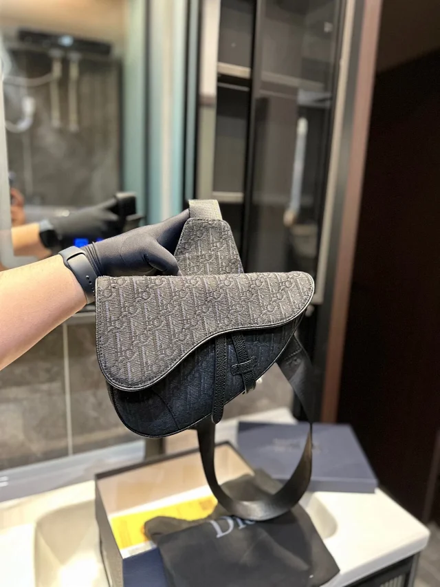 Dior Crossbody Bags Saddle Bag product detail image 3