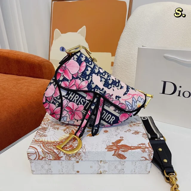 Dior Crossbody Bags Saddle Bag product detail image 8