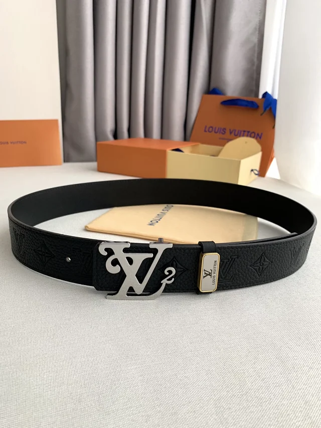 Louis Vuitton Belts LV Initials Buckle, Textured Leather product detail image 5