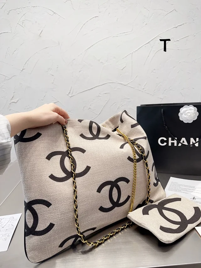 Chanel Shoulder Bags Chain-Strap Logo Print Tote Bag product detail image 4