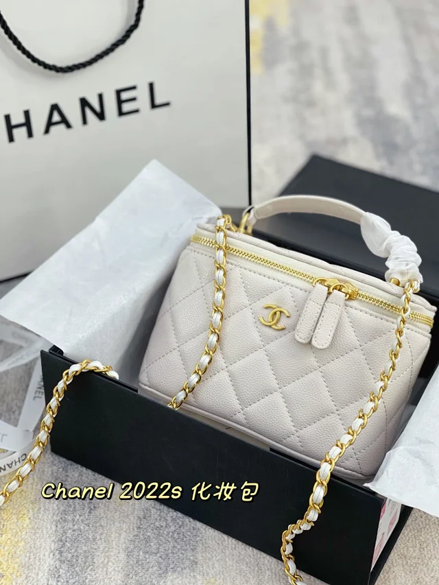 Chanel Crossbody Bags Quilted chain-strap bag product detail image 13