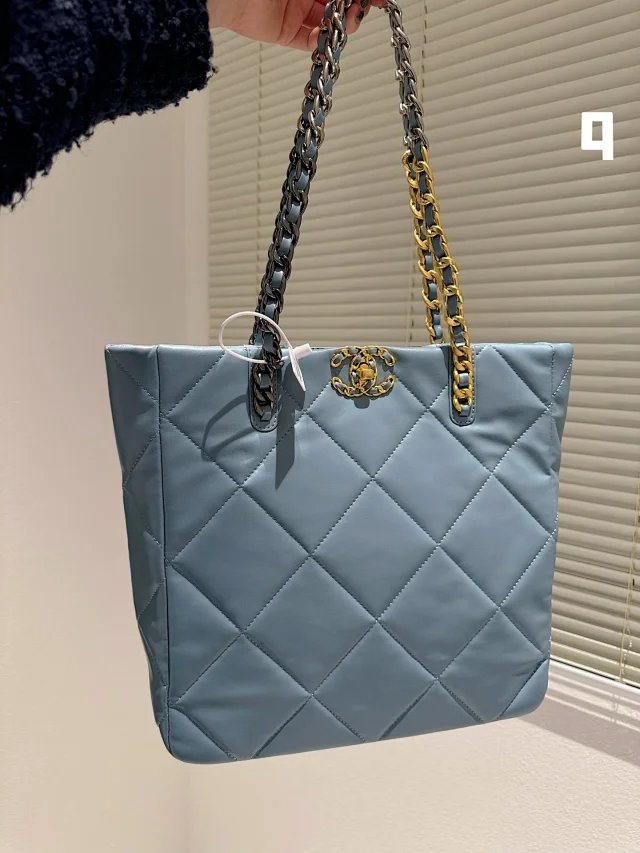 Chanel Shoulder Bags Quilted chain-strap product detail image 2