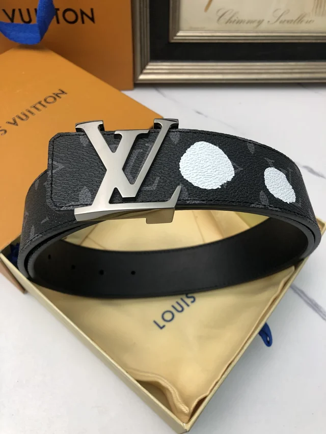 Louis Vuitton Belts LV Initials Buckle, Textured Leather product detail image 15