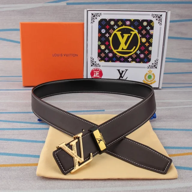 Louis Vuitton Belts LV Initials Buckle, Textured Leather product detail image 9