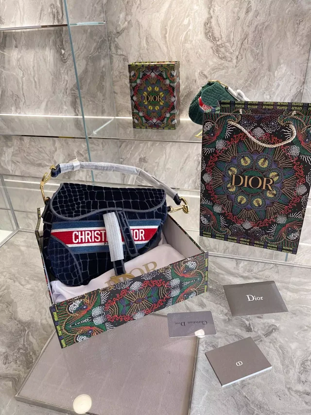 Dior Crossbody Bags Saddle Bag product detail image 14