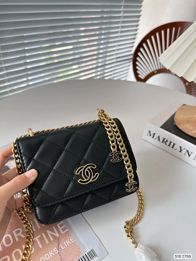 Chanel Crossbody Bags Quilted chain-strap bag product detail image 8