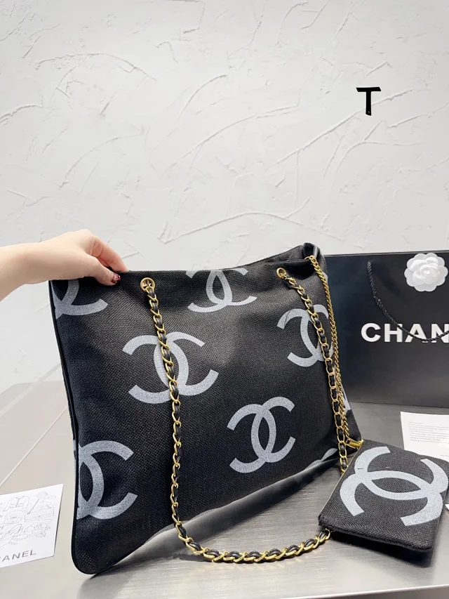 Chanel Shoulder Bags Chain-Strap Logo Print Tote Bag product detail image 5