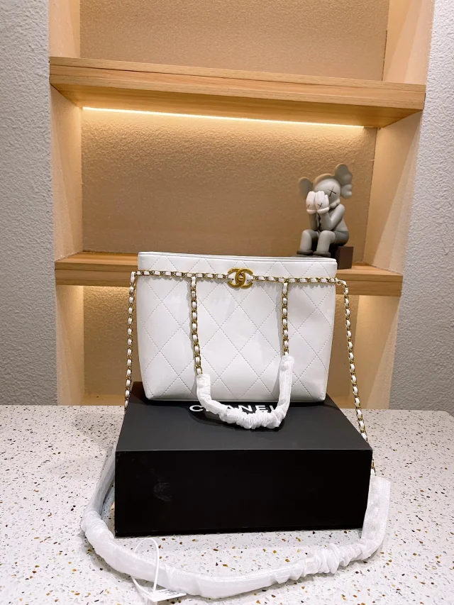 Chanel Shoulder Bags Quilted chain-strap product detail image 7