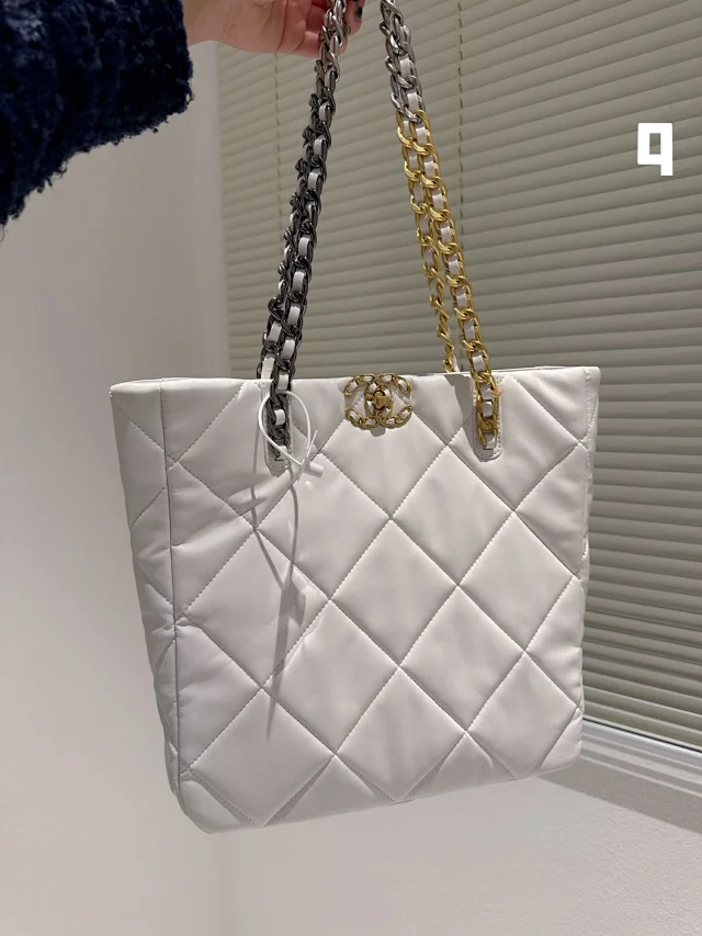 Chanel Shoulder Bags Quilted chain-strap product detail image 3