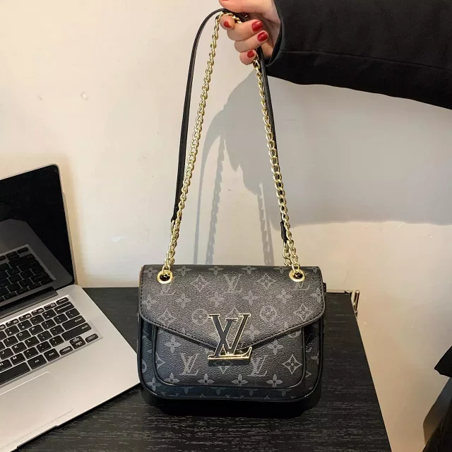 Louis Vuitton Shoulder Bags Monogram Flap Chain Bag product detail image 3