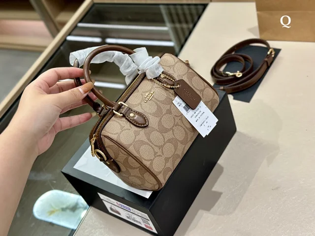 Coach Shoulder Bags Signature canvas flap bag product detail image 6