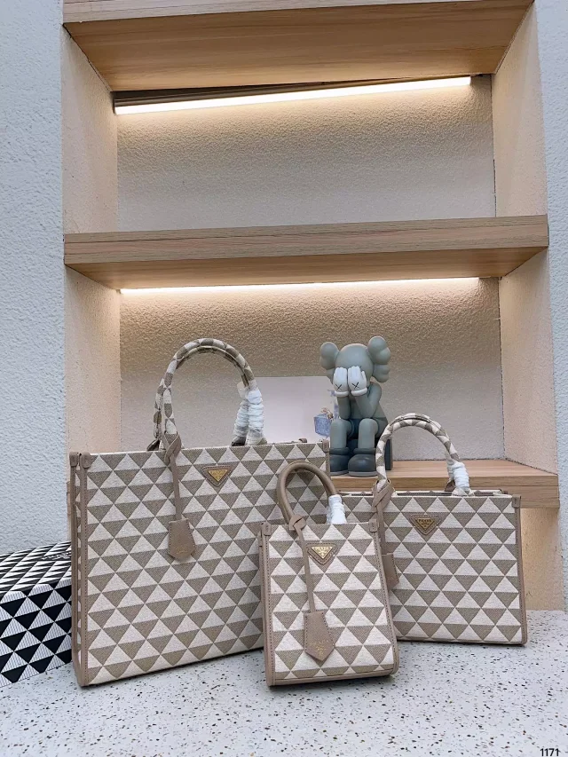 Prada Handbags Top-handle tote bag product detail image 5