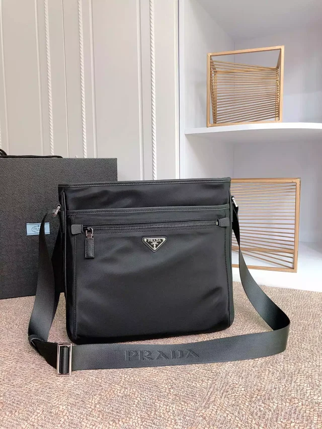 Prada Handbags Crinkled leather tote bag product detail image 15