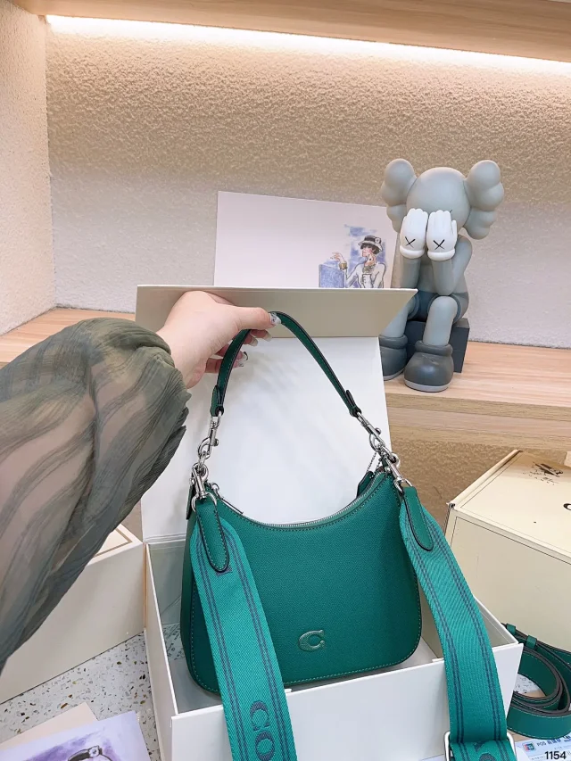 Coach Crossbody Bags Flap Bag product detail image 12