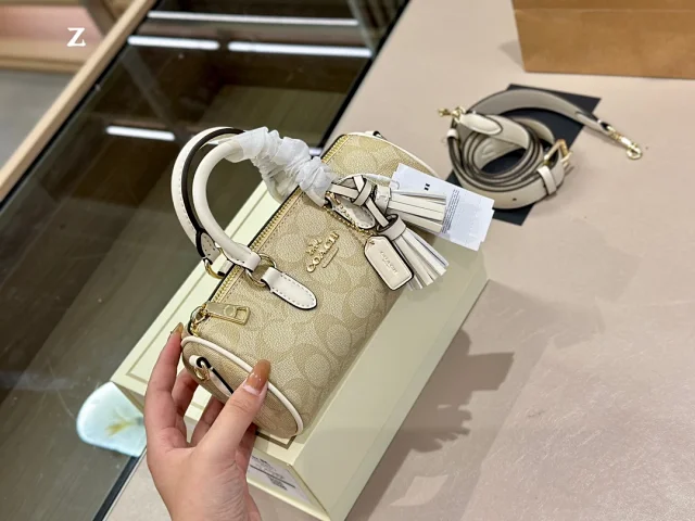 Coach Crossbody Bags Signature Monogram Zip Pouch Bag product detail image 5