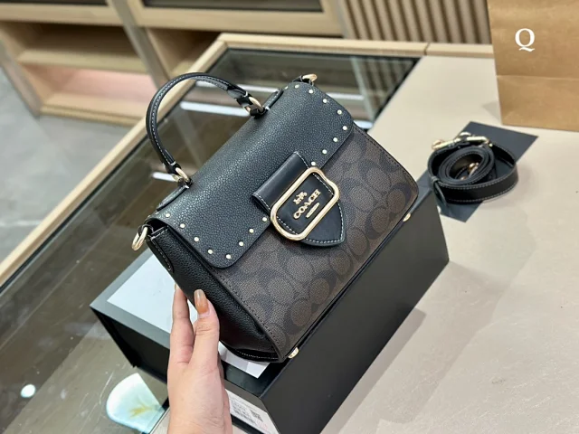Coach Shoulder Bags Signature canvas flap bag product detail image 2