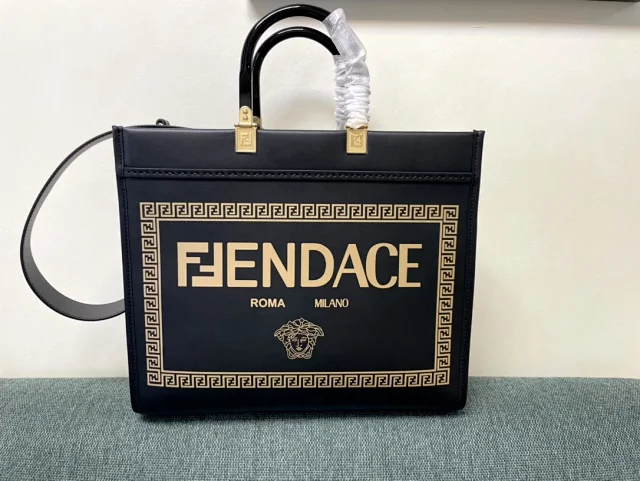Fendi Handbags Top-Handle Tote with Shoulder Strap product detail image 9