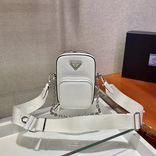 Prada Crossbody Bags Logo Plaque Bag product detail image 2