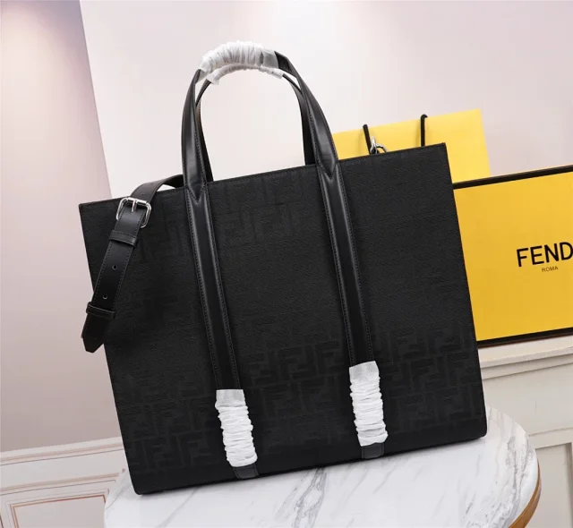 Fendi Handbags Top-Handle Tote with Shoulder Strap product detail image 3