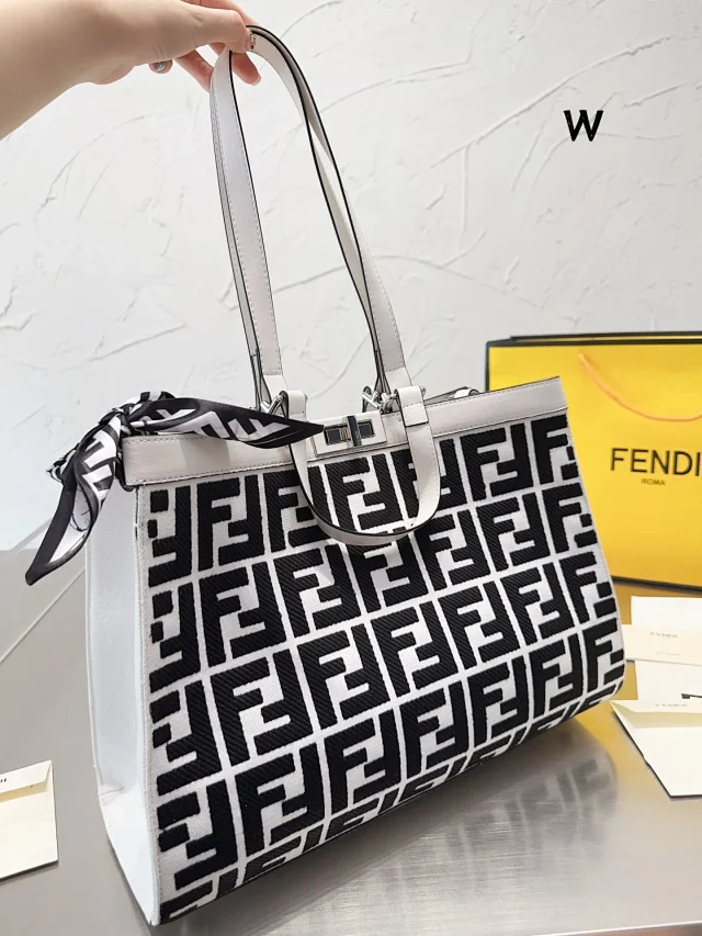 Fendi Crossbody Bags FF Monogram product detail image 1