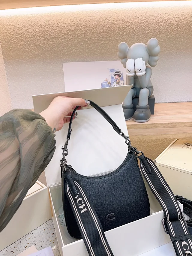 Coach Crossbody Bags Flap Bag product detail image 11