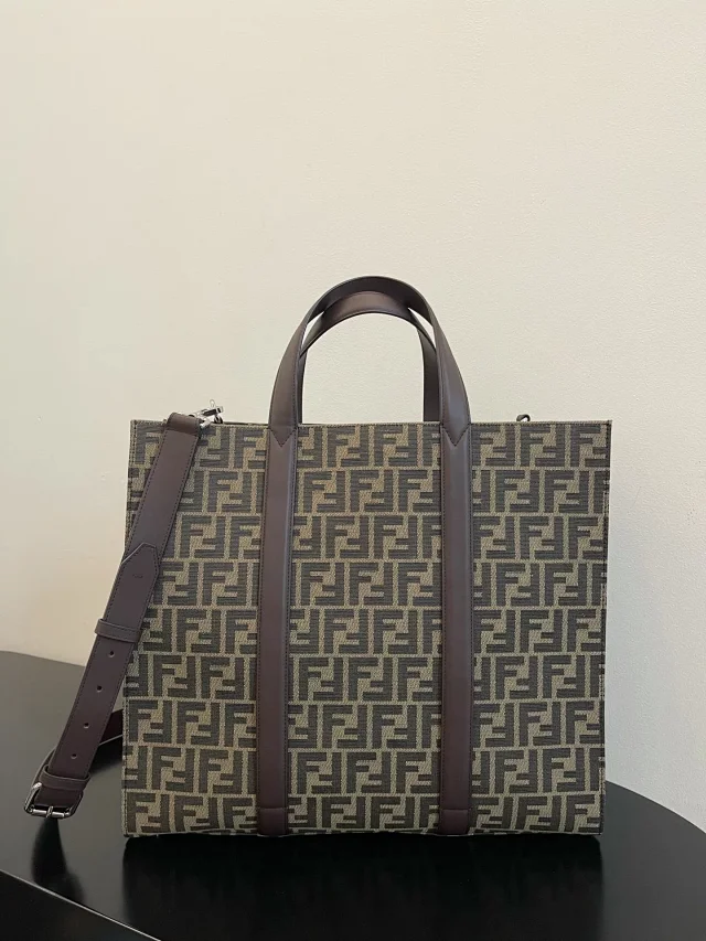 Fendi Handbags Top-Handle Tote with Shoulder Strap product detail image 5