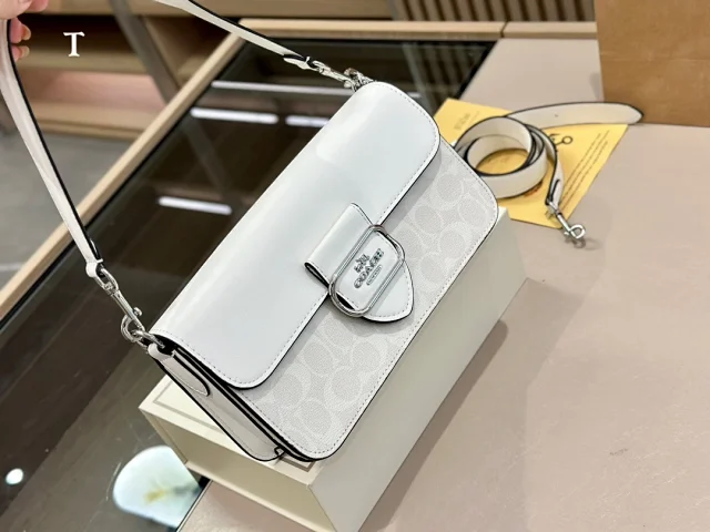 Coach Crossbody Bags Flap Bag product detail image 4