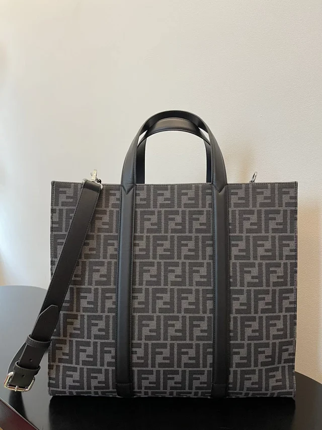 Fendi Handbags Top-Handle Tote with Shoulder Strap product detail image 4