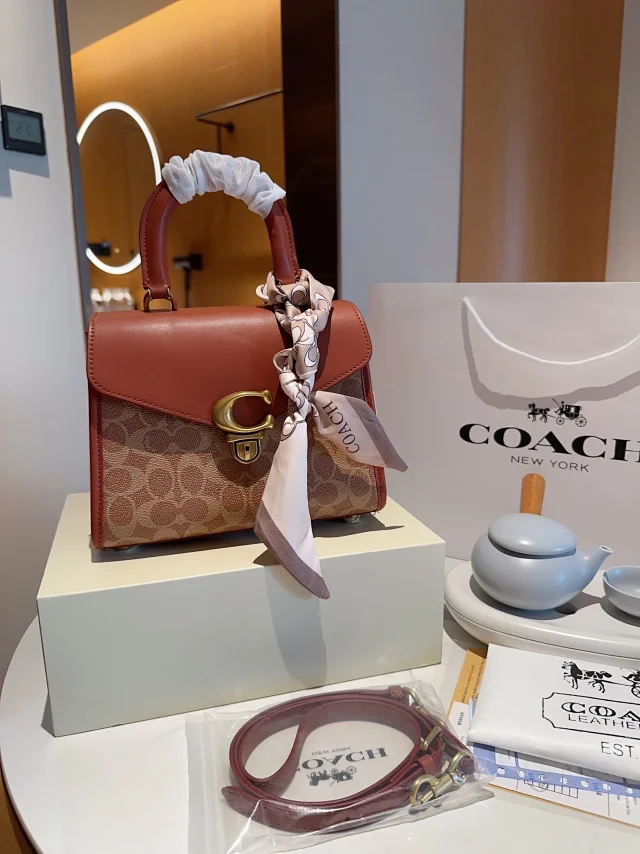 Coach Shoulder Bags Signature canvas flap bag product detail image 9