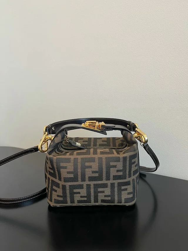 Fendi Crossbody Bags FF Monogram product detail image 10
