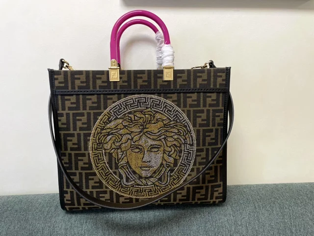 Fendi Handbags Top-Handle Tote with Shoulder Strap product detail image 7