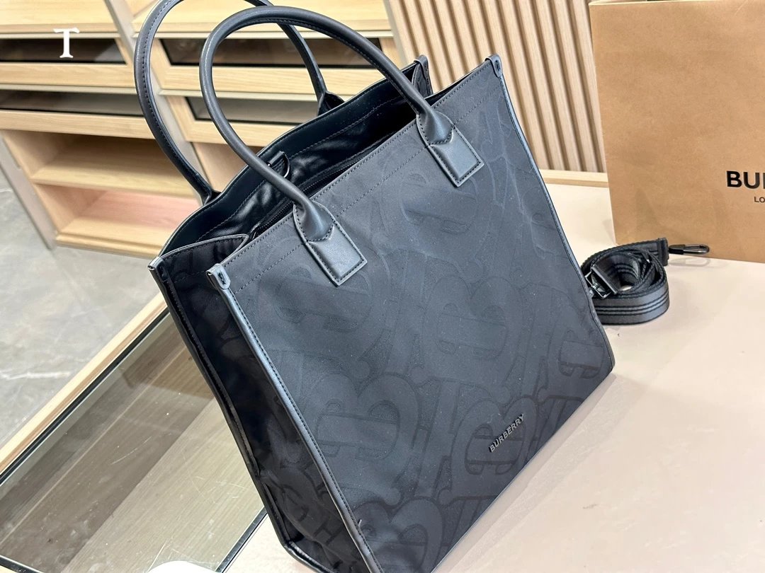 Burberry Reversible Tote Bag Black / Check Tote Bag - 4