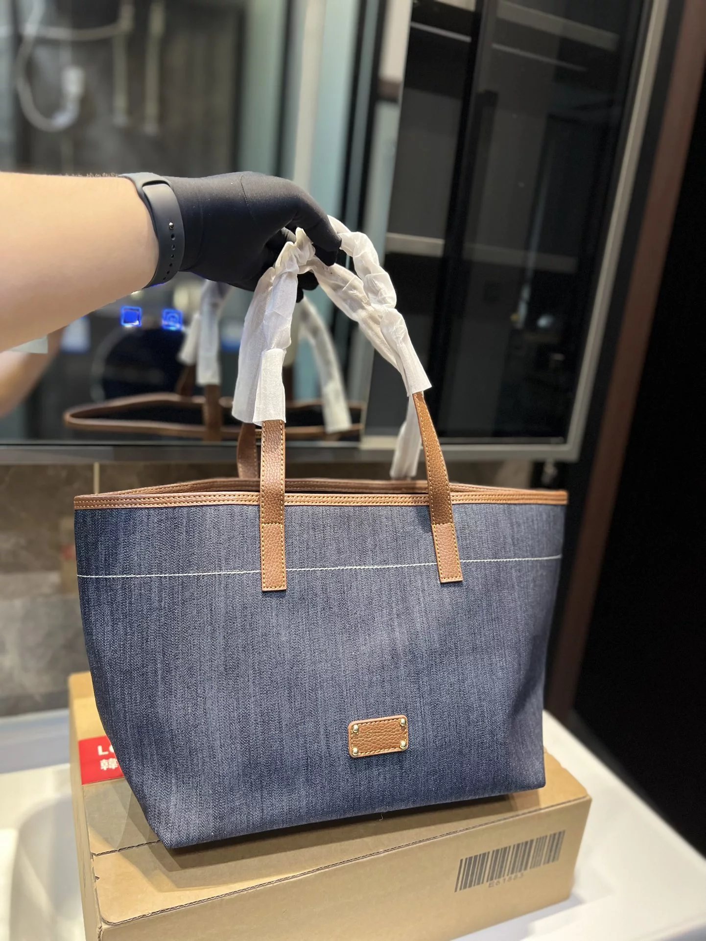 Burberry Reversible Tote Bag Black / Check Tote Bag - 7