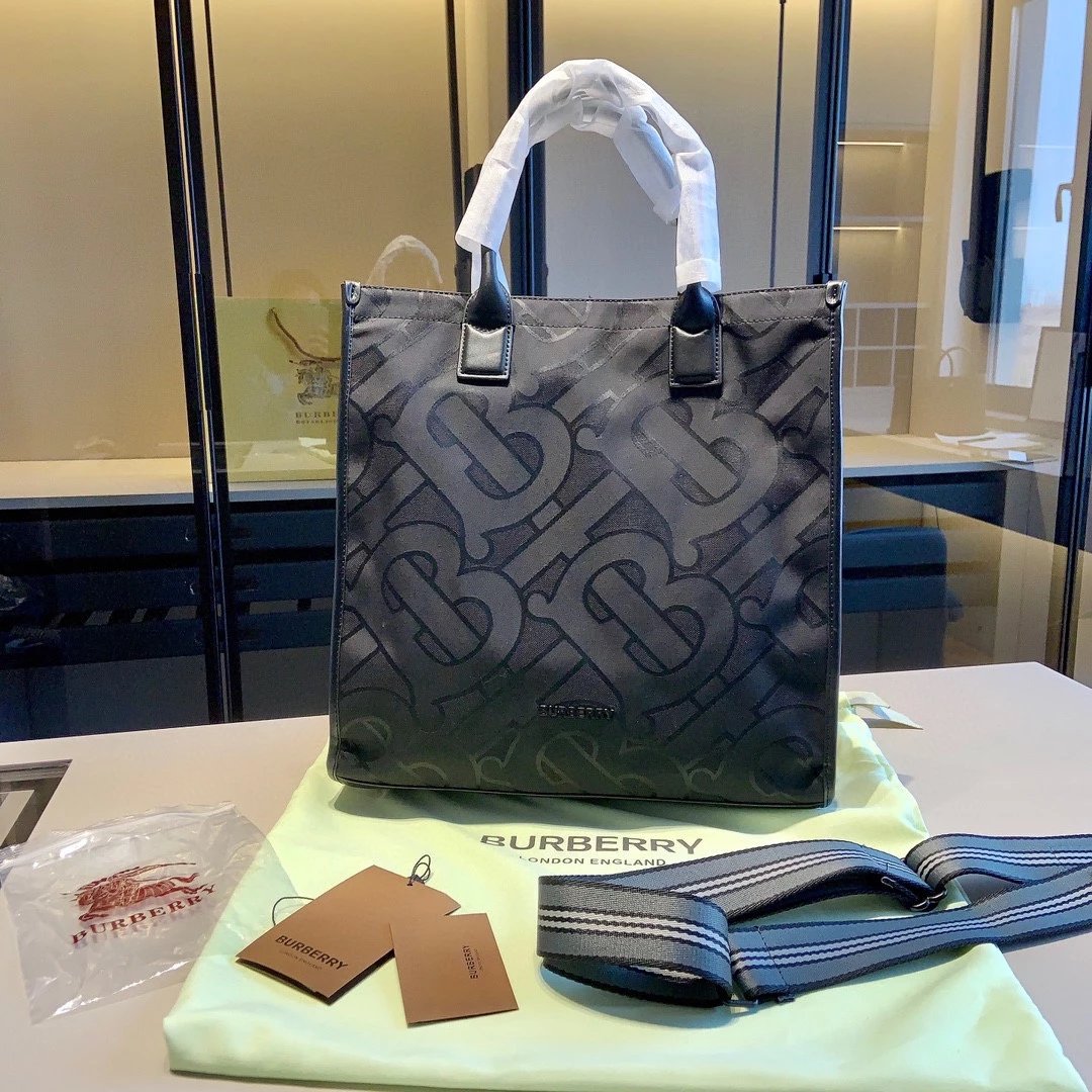 Burberry Reversible Tote Bag Black / Check Tote Bag - 11