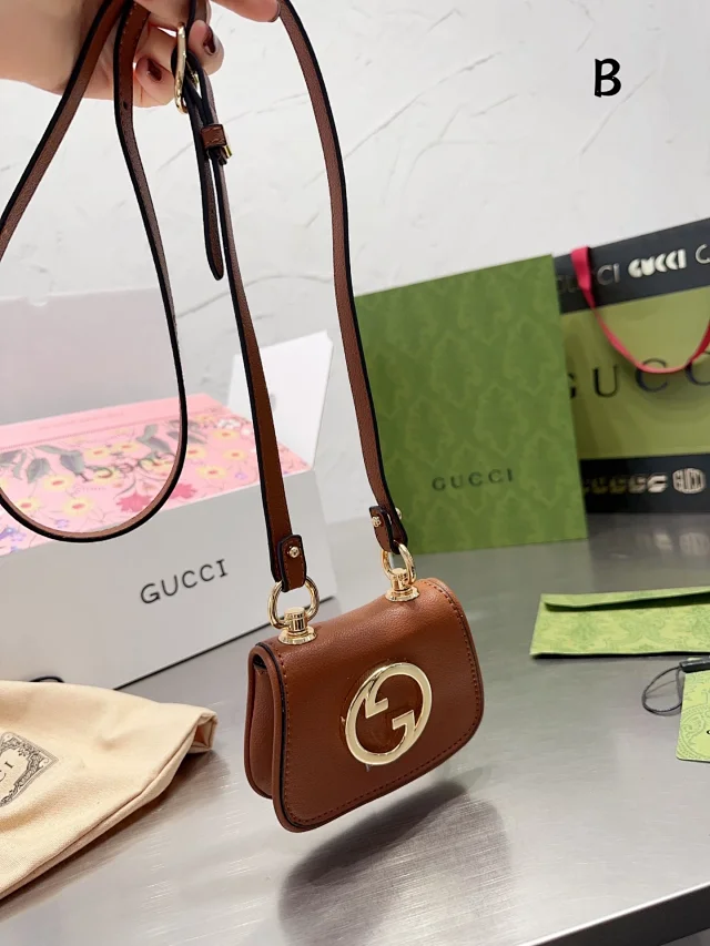 Gucci Crossbody Bags Double G Logo Bag product detail image 2