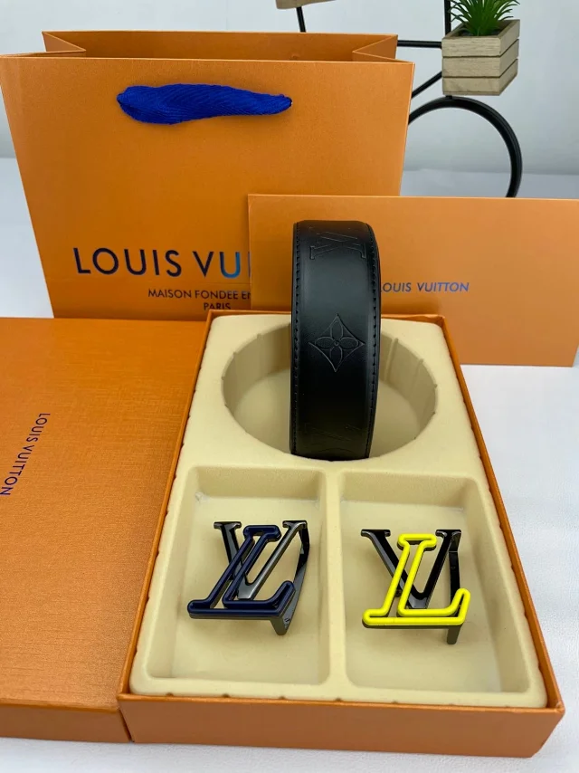 Louis Vuitton Belts Interchangeable LV Buckle Belt with Embossed Monogram Strap product detail image 7