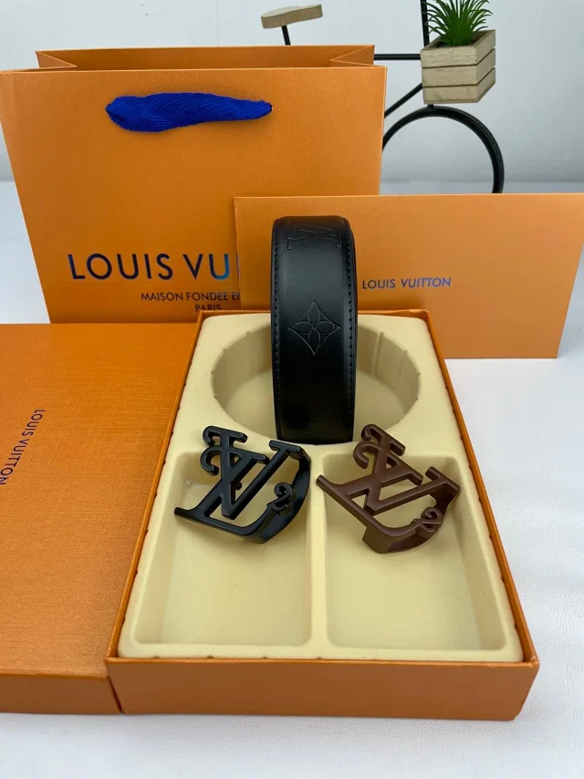 Louis Vuitton Belts Interchangeable LV Buckle Belt with Embossed Monogram Strap product detail image 3