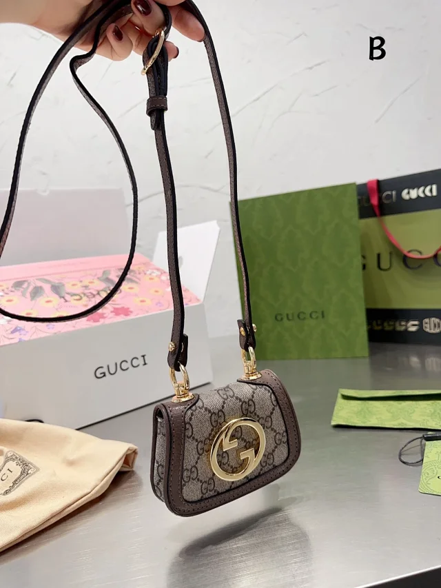 Gucci Crossbody Bags Double G Logo Bag product detail image 3