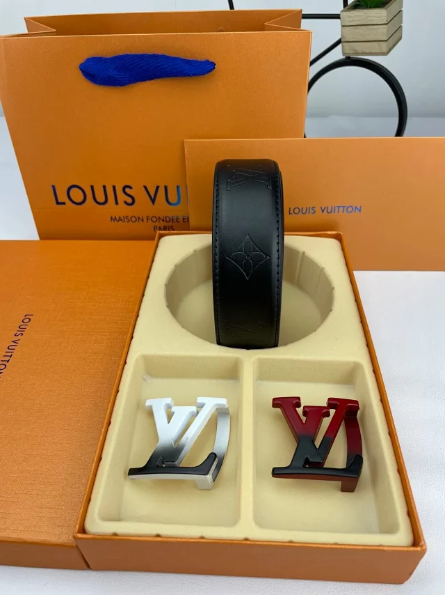 Louis Vuitton Belts Interchangeable LV Buckle Belt with Embossed Monogram Strap product detail image 1