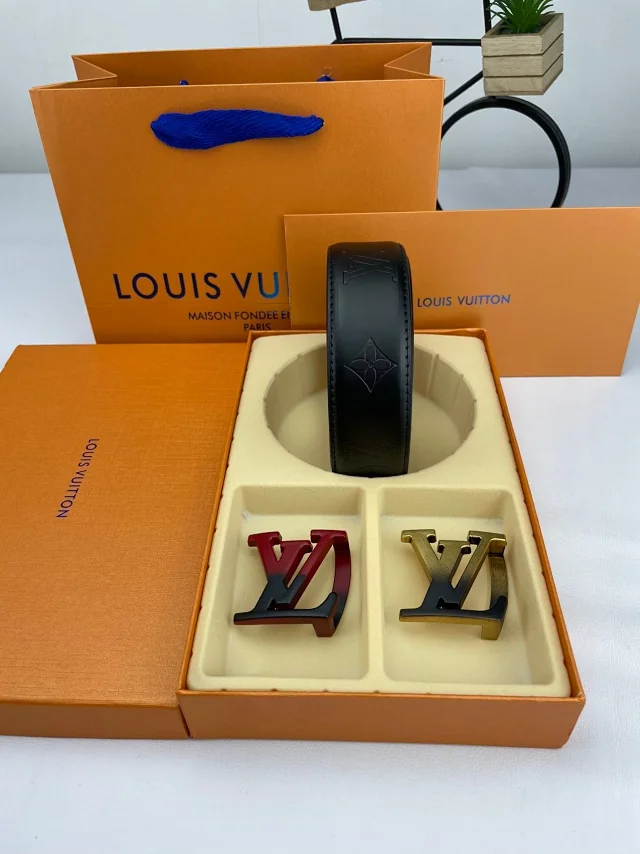 Louis Vuitton Belts Interchangeable LV Buckle Belt with Embossed Monogram Strap product detail image 2