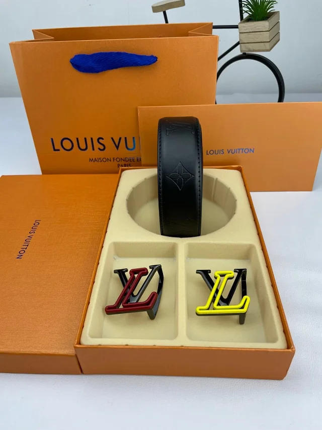 Louis Vuitton Belts Interchangeable LV Buckle Belt with Embossed Monogram Strap product detail image 6