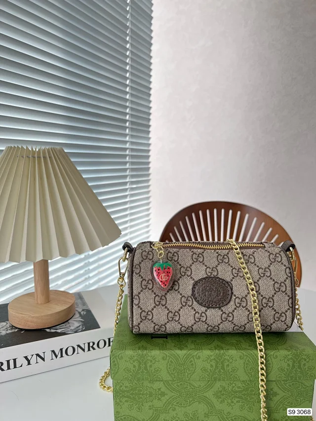 Gucci Crossbody Bags Monogram Zip-Top Bag product detail image 6