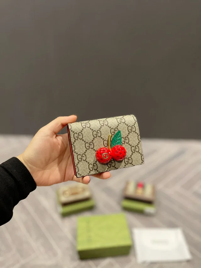 Gucci Crossbody Bags Monogram Zip-Top Bag product detail image 8