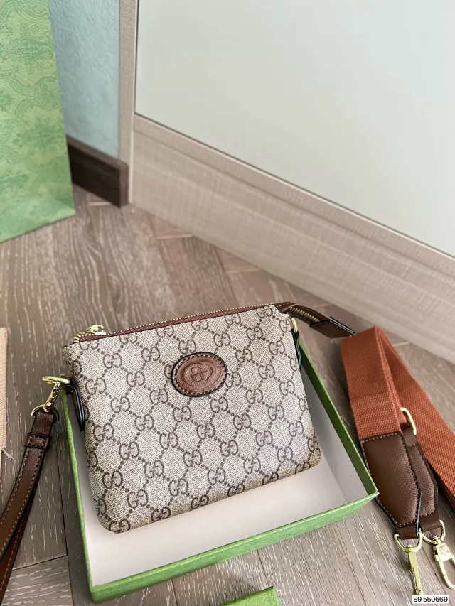 Gucci Crossbody Bags Monogram Zip-Top Bag product detail image 4
