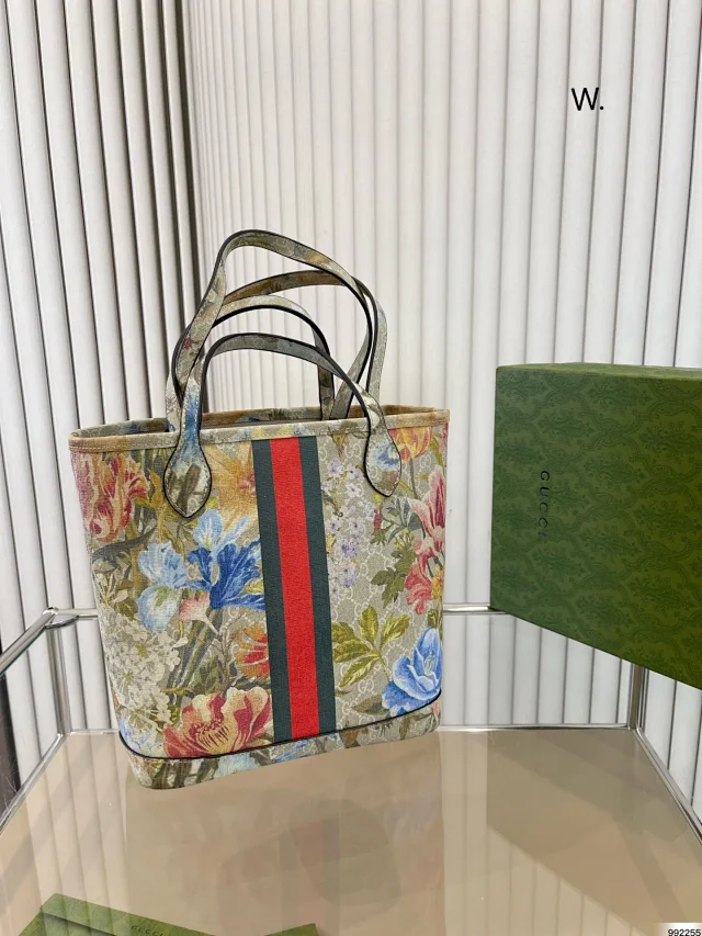Gucci Handbags Assorted tote and top-handle designs product detail image 4