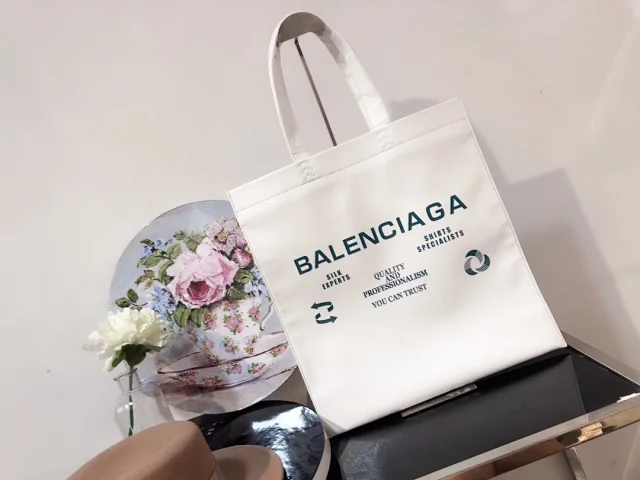Balenciaga Shoulder Bags Studded Buckle Bag with Detachable Pouch product detail image 11
